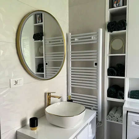 Sun Fun アパート オミシュ